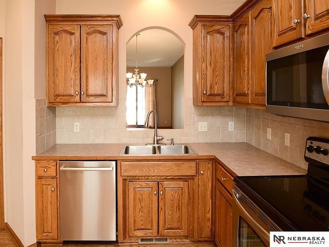 9522 Valley Road Circle, La Vista, NE 68128