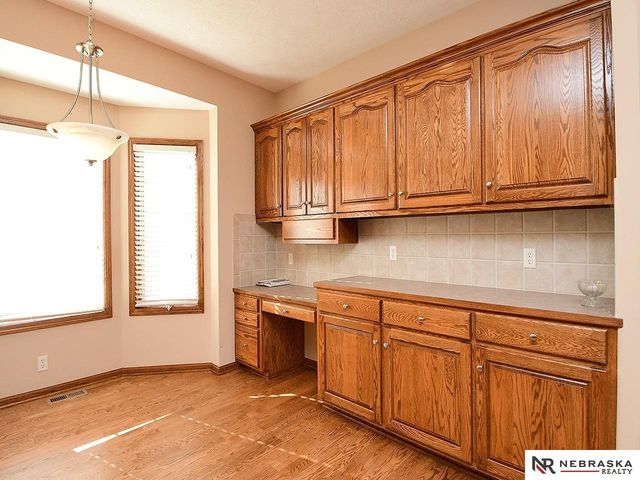 9522 Valley Road Circle, La Vista, NE 68128