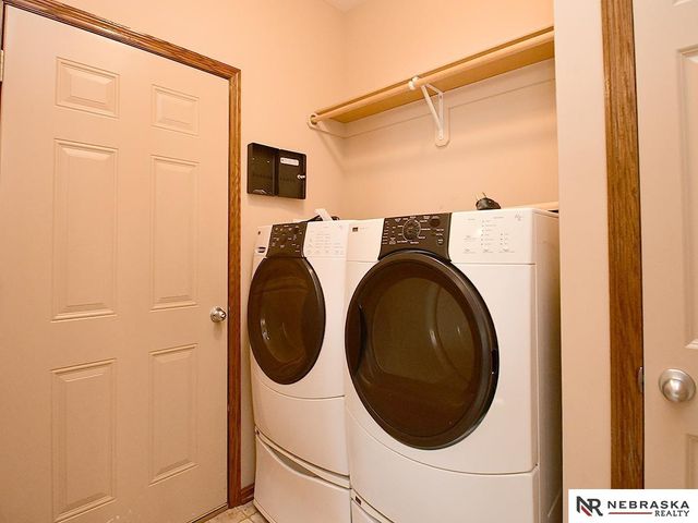 9522 Valley Road Circle, La Vista, NE 68128