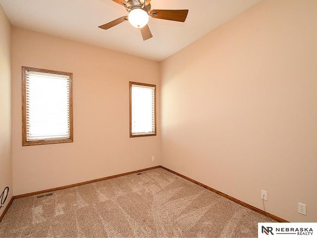 9522 Valley Road Circle, La Vista, NE 68128