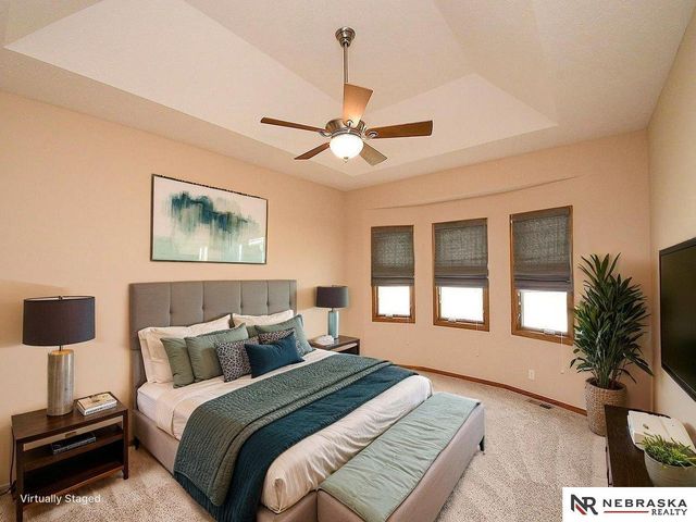 9522 Valley Road Circle, La Vista, NE 68128