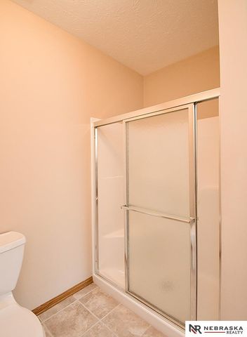 9522 Valley Road Circle, La Vista, NE 68128