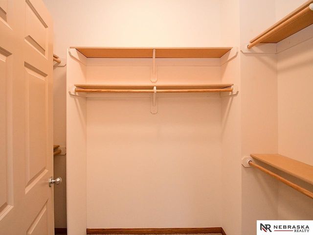 9522 Valley Road Circle, La Vista, NE 68128