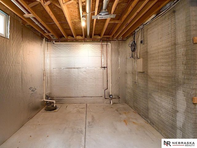 9522 Valley Road Circle, La Vista, NE 68128