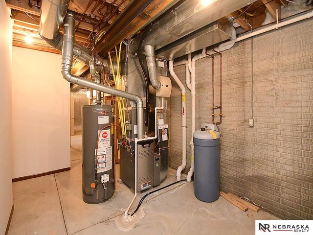 9522 Valley Road Circle, La Vista, NE 68128