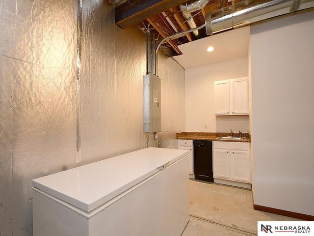 9522 Valley Road Circle, La Vista, NE 68128