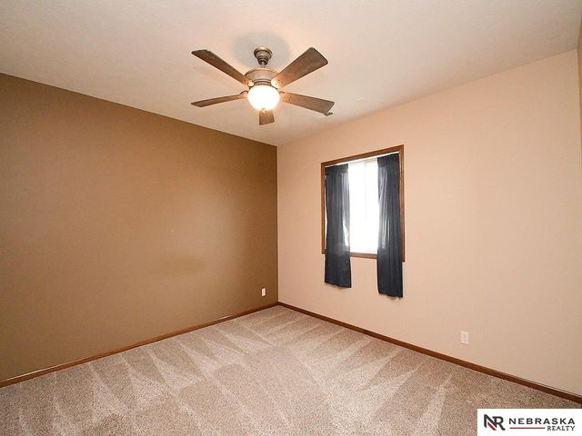 9522 Valley Road Circle, La Vista, NE 68128