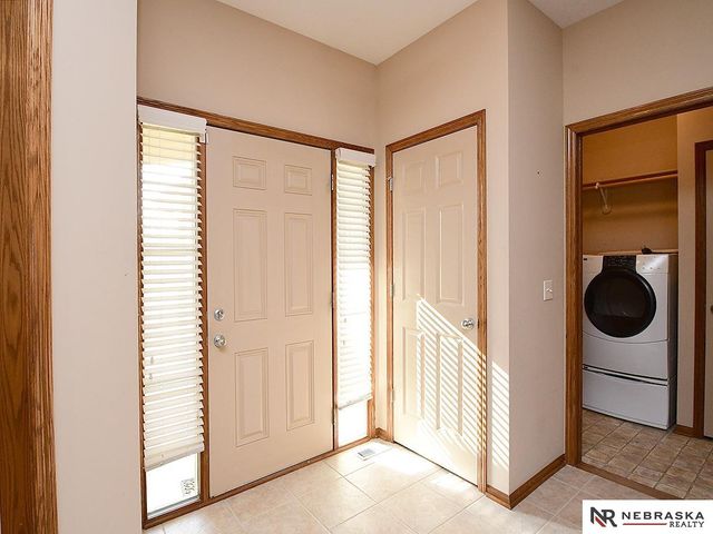 9522 Valley Road Circle, La Vista, NE 68128