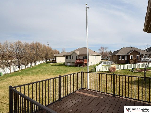 9522 Valley Road Circle, La Vista, NE 68128