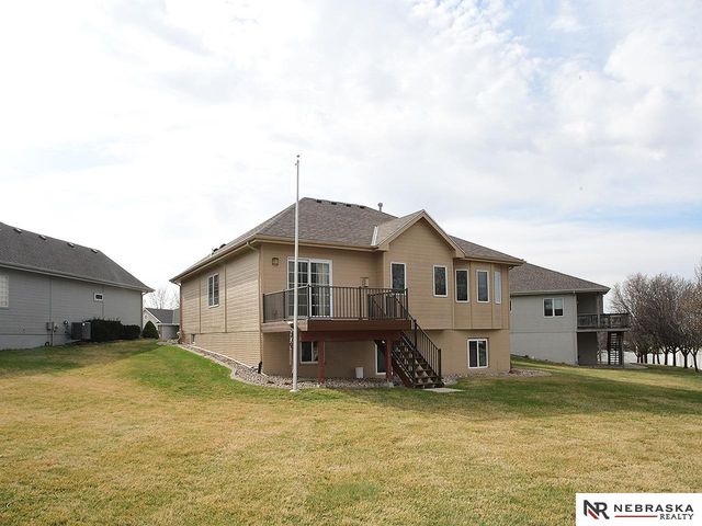 9522 Valley Road Circle, La Vista, NE 68128