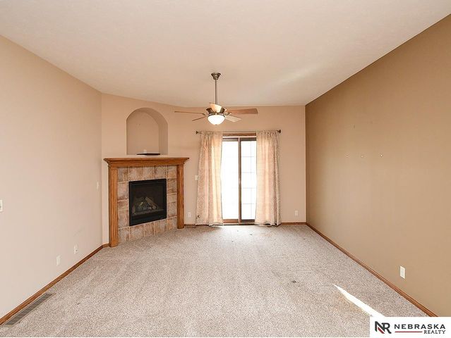 9522 Valley Road Circle, La Vista, NE 68128