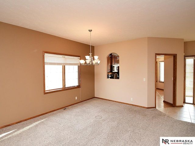 9522 Valley Road Circle, La Vista, NE 68128