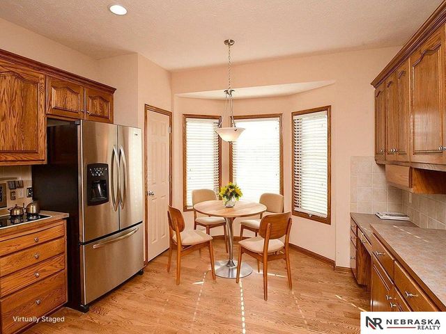 9522 Valley Road Circle, La Vista, NE 68128