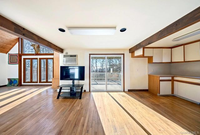 32 Old Canoe Place Road, Hampton Bays, NY 11946