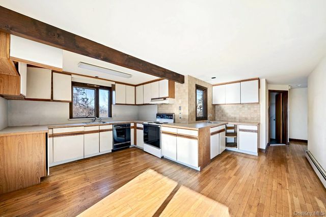 32 Old Canoe Place Road, Hampton Bays, NY 11946