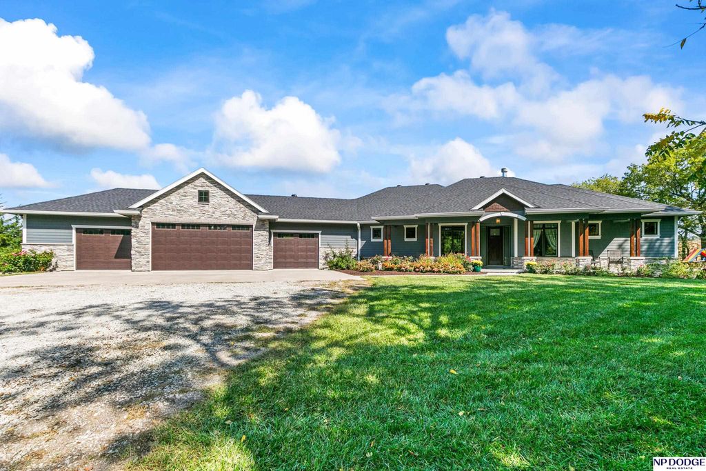 16421 S 36th Street, Bellevue, NE 68123