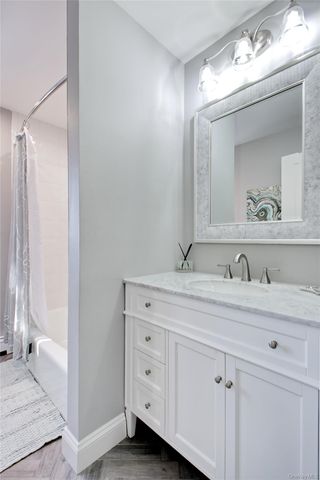 24 Hillcrest Avenue, Roslyn, NY 11576