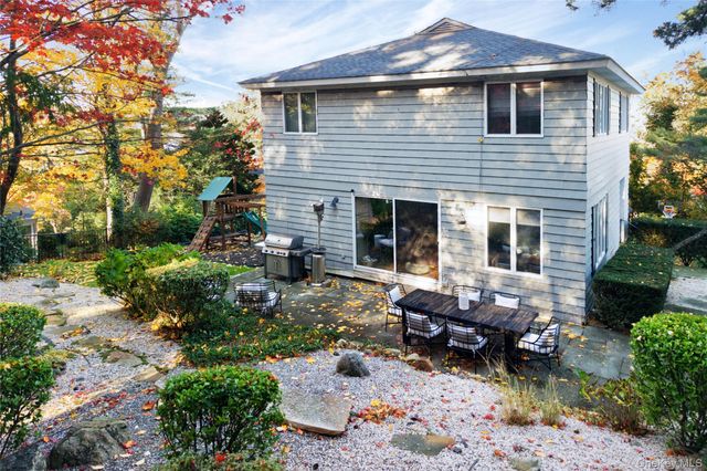 24 Hillcrest Avenue, Roslyn, NY 11576