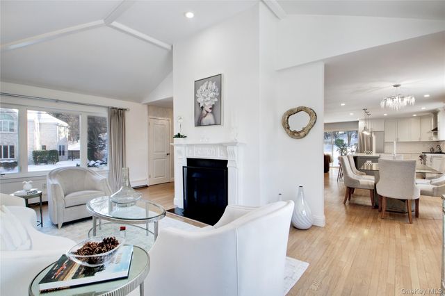24 Hillcrest Avenue, Roslyn, NY 11576