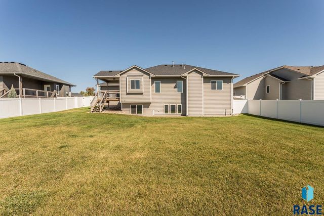 4813 E 53rd St Street, Sioux Falls, SD 57110