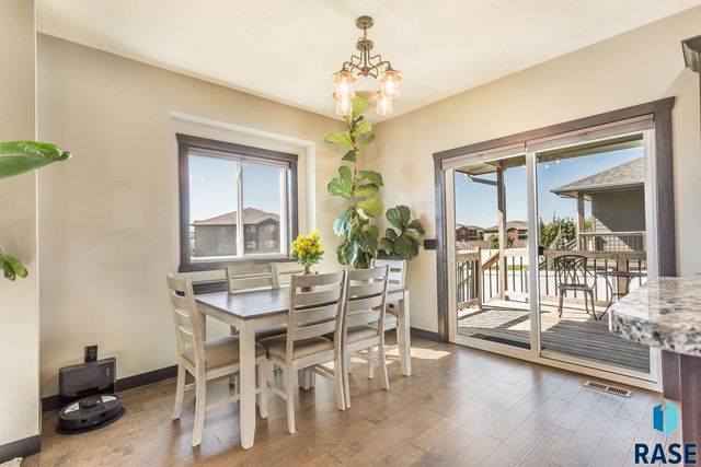 4813 E 53rd St Street, Sioux Falls, SD 57110