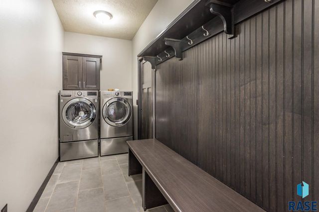 4813 E 53rd St Street, Sioux Falls, SD 57110