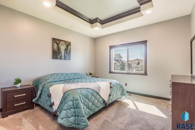 4813 E 53rd St Street, Sioux Falls, SD 57110