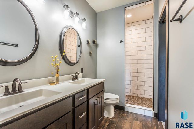 4813 E 53rd St Street, Sioux Falls, SD 57110