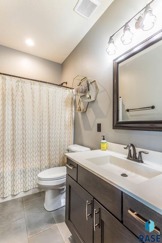 4813 E 53rd St Street, Sioux Falls, SD 57110