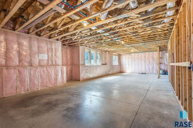 4813 E 53rd St Street, Sioux Falls, SD 57110