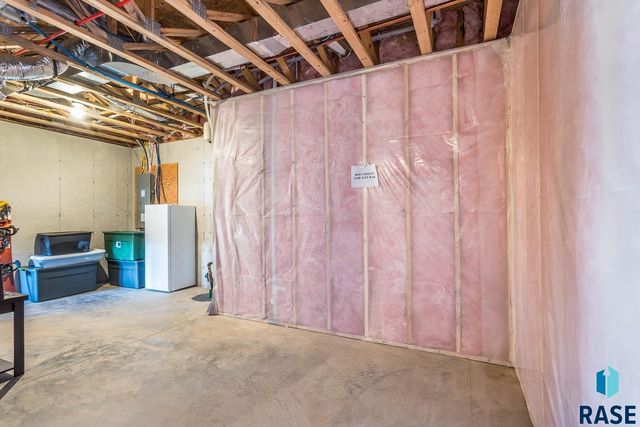 4813 E 53rd St Street, Sioux Falls, SD 57110