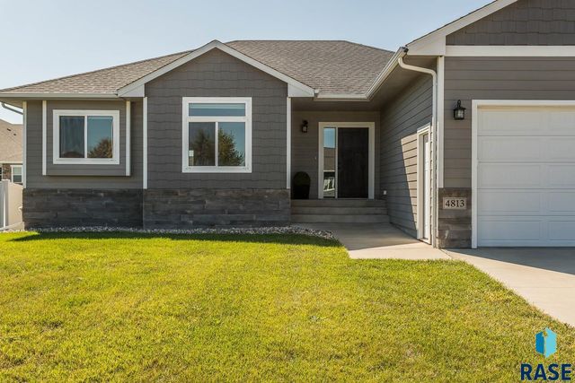 4813 E 53rd St Street, Sioux Falls, SD 57110