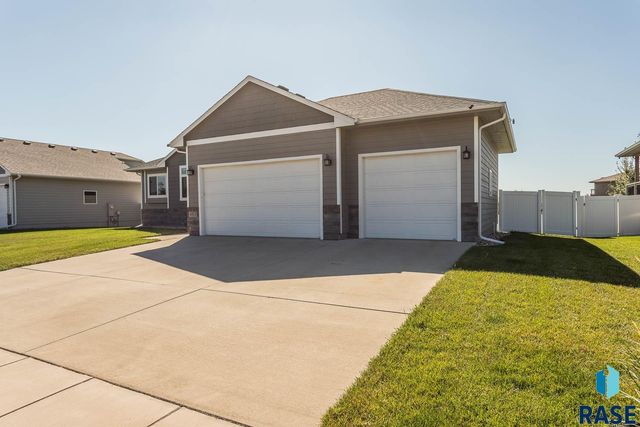 4813 E 53rd St Street, Sioux Falls, SD 57110