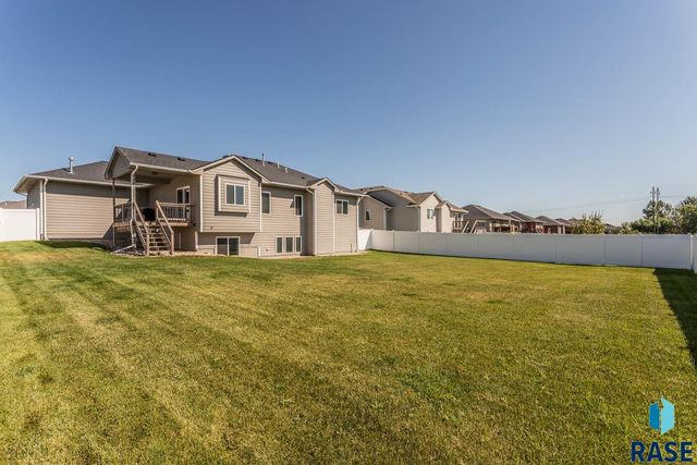 4813 E 53rd St Street, Sioux Falls, SD 57110