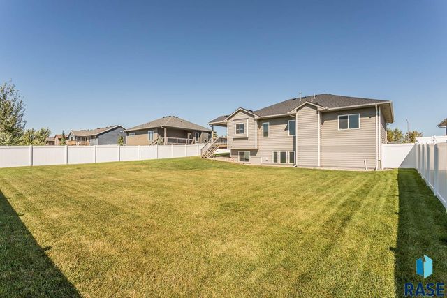 4813 E 53rd St Street, Sioux Falls, SD 57110