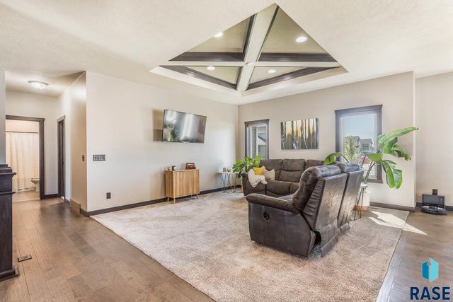 4813 E 53rd St Street, Sioux Falls, SD 57110