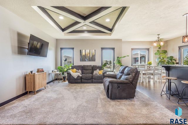 4813 E 53rd St Street, Sioux Falls, SD 57110