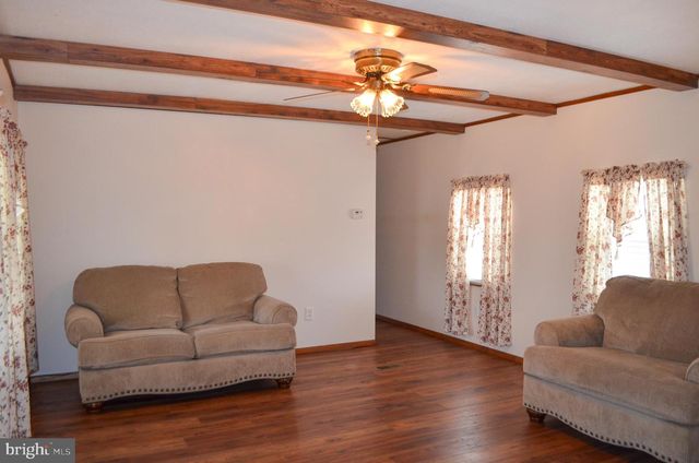 324 BLUE JAY DR, Red Lion, PA 17356