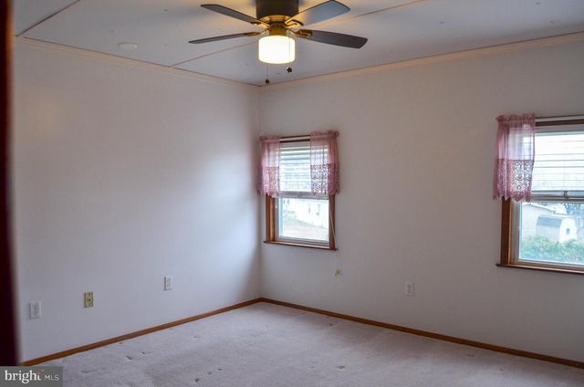 324 BLUE JAY DR, Red Lion, PA 17356