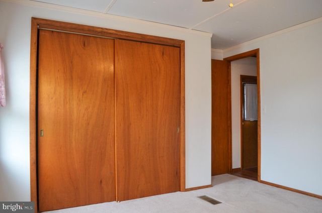 324 BLUE JAY DR, Red Lion, PA 17356