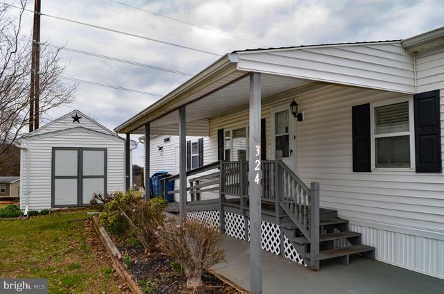 324 BLUE JAY DR, Red Lion, PA 17356