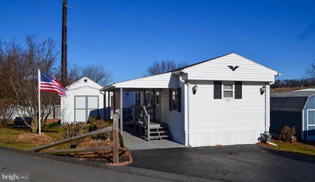 324 BLUE JAY DR, Red Lion, PA 17356
