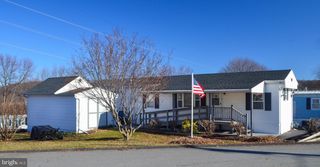 324 BLUE JAY DR, Red Lion, PA 17356