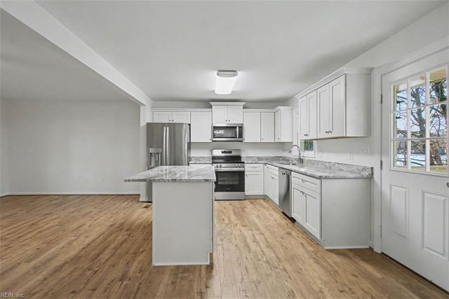 110 W Rexford DR, Newport News, VA 23608