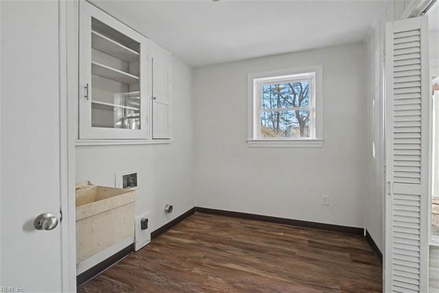 110 W Rexford DR, Newport News, VA 23608