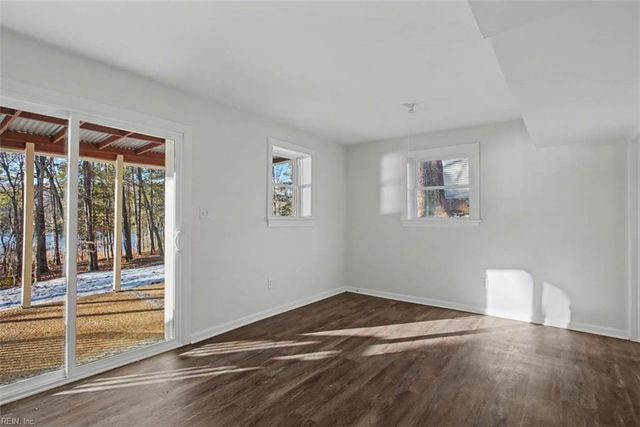 110 W Rexford DR, Newport News, VA 23608