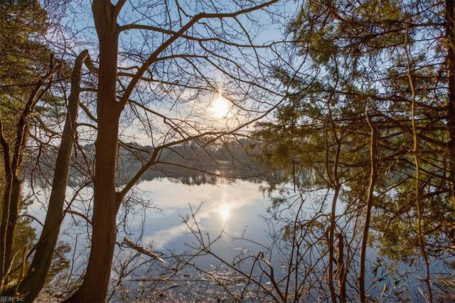 110 W Rexford DR, Newport News, VA 23608