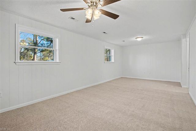 110 W Rexford DR, Newport News, VA 23608