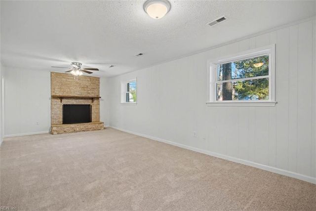 110 W Rexford DR, Newport News, VA 23608