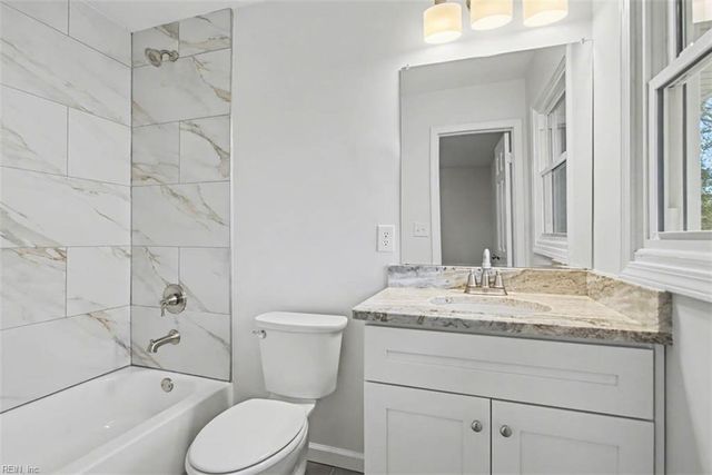 110 W Rexford DR, Newport News, VA 23608